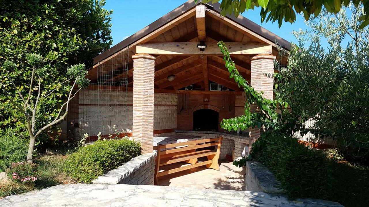 Villa Noela Пула Екстериор снимка
